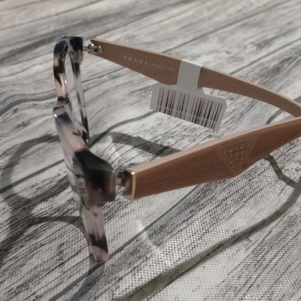 Prada, Tiffany&Co - Picture 4 of 4